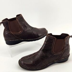 CLARKS LEATHER BOOTIES